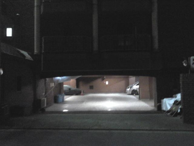 ホテル 0 (ゼロ）(さいたま市浦和区/ラブホテル)の写真『夜の駐車場入口全景』by ルーリー９nine
