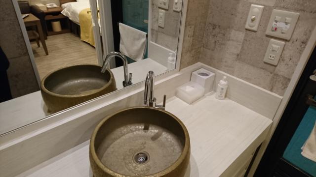 ホテル ボニータ相模原(相模原市/ラブホテル)の写真『213号室、洗面台とスイッチ類』by おむすび