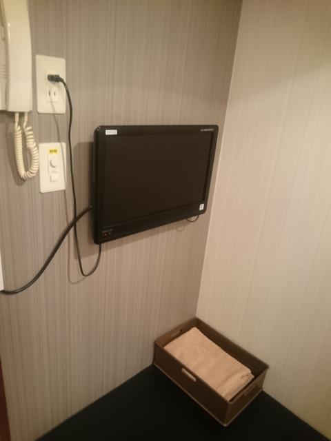 レンタルルーム どっと.com(墨田区/ラブホテル)の写真『壁掛けテレビ(2号室)』by Yapoo