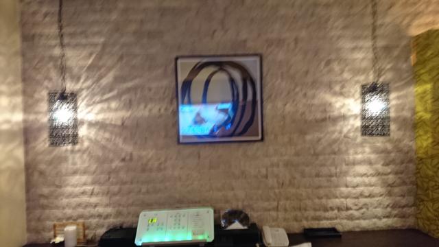 BANJAR(バンジャール) HOTEL＆SPA(所沢市/ラブホテル)の写真『203号室、枕元の照明』by おむすび
