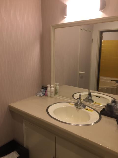 ホテル フィオーレ羽島店(羽島市/ラブホテル)の写真『310号室 洗面台』by momona