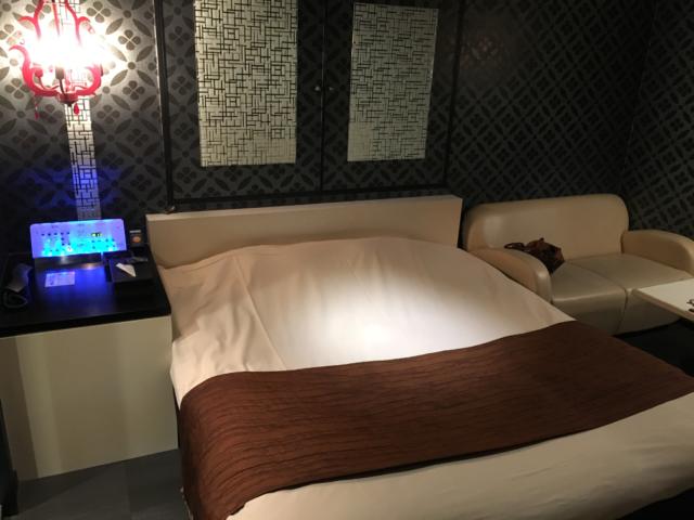ホテル拾番館（じゅうばんかん）(横浜市中区/ラブホテル)の写真『202号室 ベッド』by むかい