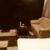 HOTEL Fine(ファイン)(新宿区/ラブホテル)の写真『201号室ベッド上部から撮影(ソファー＆テーブル。見えないが壁掛けテレビ)』by オレの地雷を越えてゆけ！