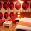 カラフルＰ＆Ａ新宿(新宿区/ラブホテル)の写真『507の部屋全体ベッドとテーブルセット』by まさおじさん