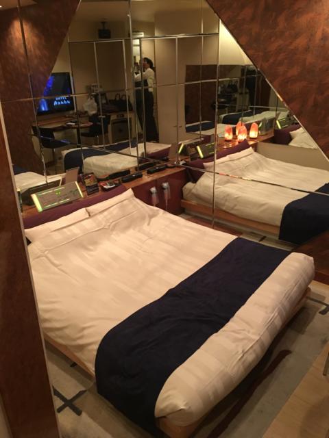 ホテル 麻布(港区/ラブホテル)の写真『202号室、ベッド』by kakao