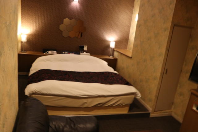 WILL SWEET(厚木市/ラブホテル)の写真『501号室ベッド』by 夕立朝立