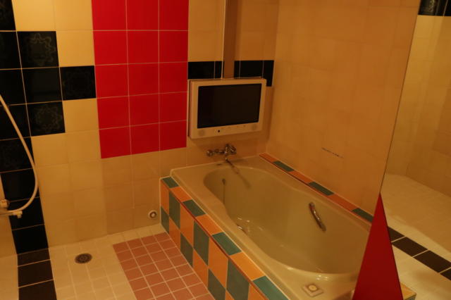 WILL SWEET(厚木市/ラブホテル)の写真『501号室バスルーム（広いです。鏡があっていやらしいことできます）』by 夕立朝立