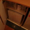 PLAZA K(プラザＫ)(八王子市/ラブホテル)の写真『305号室アメニティ関係（冷蔵庫、食器、ポット等）』by 夕立朝立