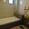 ホテル エル(豊橋市/ラブホテル)の写真『601号室 浴室（明るめ、ビーチをイメージした壁画）』by つばちゃん
