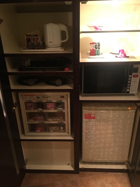 W-ARAMIS（アラミス）(新宿区/ラブホテル)の写真『401号室、冷蔵庫、電子レンジなどの設備』by kakao