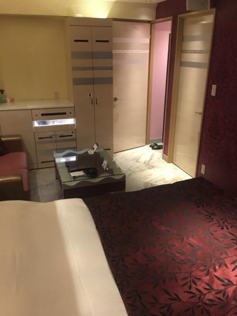 ホテル PASHA RESORT(パシャリゾート)(新宿区/ラブホテル)の写真『301号室、ベッド側から見た部屋全体』by kakao