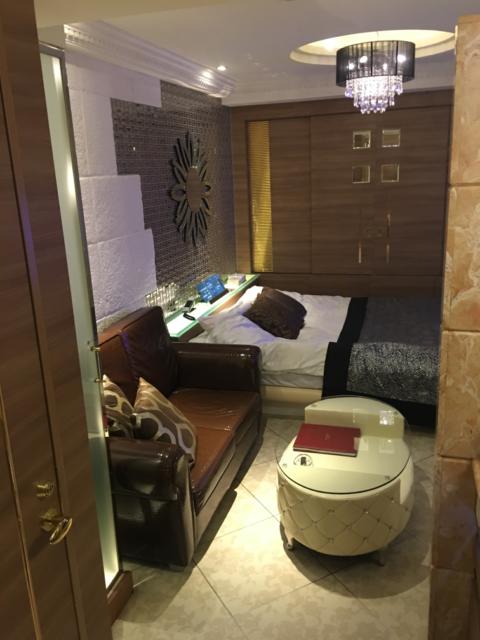 HOTEL LUXE 恵比寿(渋谷区/ラブホテル)の写真『306号室ベットのある部屋全体』by kakao