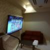 トキワ WEST（ニュートキワ）(豊島区/ラブホテル)の写真『1001　大型壁掛けテレビ＆ソファー（ＶＯＤ機能付）』by ゆかるん