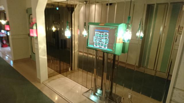 PLAZA K(プラザＫ)(八王子市/ラブホテル)の写真『4階エレベーターホール』by おむすび