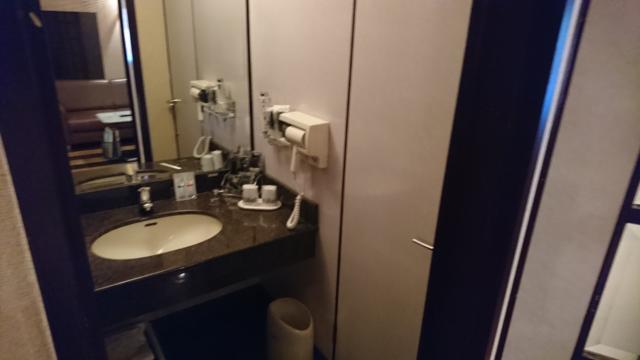 PLAZA K(プラザＫ)(八王子市/ラブホテル)の写真『405号室、洗面台とトイレ入口』by おむすび