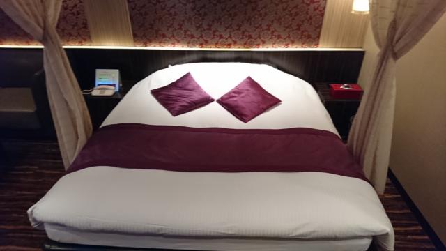 アラウダリゾート国立(国立市/ラブホテル)の写真『310号室、ベッド』by おむすび