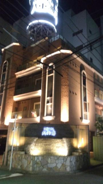 ホテル 八重洲(横浜市西区/ラブホテル)の写真『夜の外観』by 上戸 信二