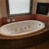 リゾートタワーホテル ラ・フェスタ(瑞穂町/ラブホテル)の写真『804号室 風呂 かなり広いです 窓にはブラインドあり。』by トマトなす
