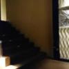 アラウダリゾート国立(国立市/ラブホテル)の写真『地下駐車場の部屋案内からフロントに行く階段』by おむすび