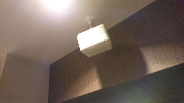 アラウダリゾート国立(国立市/ラブホテル)の写真『302号室、天井吊り下げ式のスピーカー』by おむすび