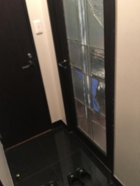 ホテル FORSION(フォーション)(新宿区/ラブホテル)の写真『507号室、玄関（左トイレ、右内ドア）』by kakao