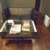 レステイ所沢(所沢市/ラブホテル)の写真『312号室、テーブルとソファー』by もんが～
