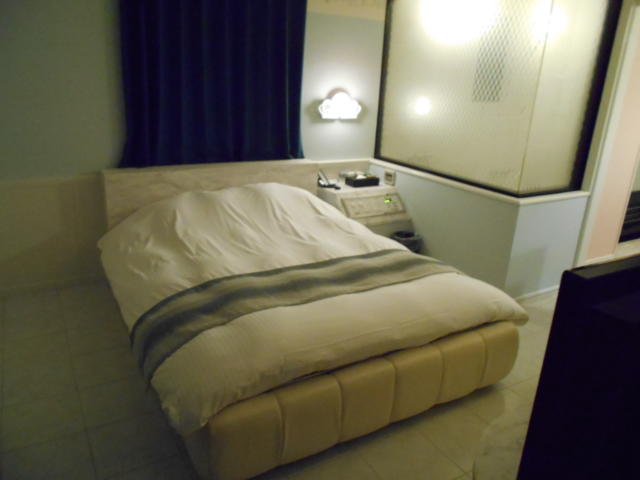 Bloom(ブルーム)(瑞穂町/ラブホテル)の写真『403号室、ベッド』by もんが～