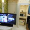 Bloom(ブルーム)(瑞穂町/ラブホテル)の写真『403号室、テレビと電子レンジ、冷蔵庫など』by もんが～