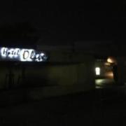オリーブ(新潟市南区/ラブホテル)の写真『夜の入り口 国道側から』by Men
