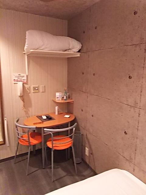 HOTEL Fine(ファイン)(新宿区/ラブホテル)の写真『306号室　ベット側からテーブルなどがあります』by 巨乳輪ファン