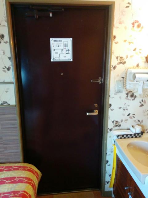 HOTEL ニュー大柿(台東区/ラブホテル)の写真『501号室　ドア』by 名無しさん（ID:10185）