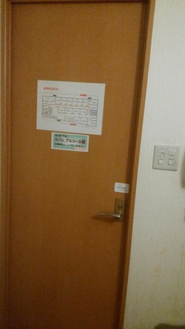 レンタルルーム ROOMS(新宿区/ラブホテル)の写真『11号室　ベットから見たドア』by 上戸 信二