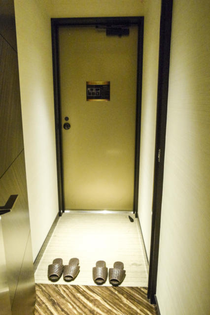 ホテルモアナ(新宿区/ラブホテル)の写真『203号室　玄関』by INA69