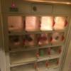 HOTEL REFRAIN(リフレイン)(豊島区/ラブホテル)の写真『505号室 販売用冷蔵庫、上段は持ち込みドリンク入れ』by mee