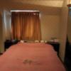 HOTEL 絆（きずな）(台東区/ラブホテル)の写真『503号室　ダブルベットで一杯の客室』by nognog