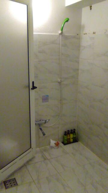 WILL URBAN（ウィルアーバン）八王子(八王子市/ラブホテル)の写真『301号室 浴室 シャワー』by ましりと