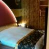 HOTEL GRASSINO URBAN RESORT(立川市/ラブホテル)の写真『402号室ベッド』by 140キロの坊主