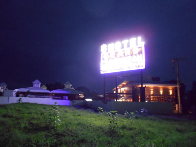 GRAND CARIBBEAN PRIVATE HOTEL(東村山市/ラブホテル)の写真『夜の外観』by もんが～