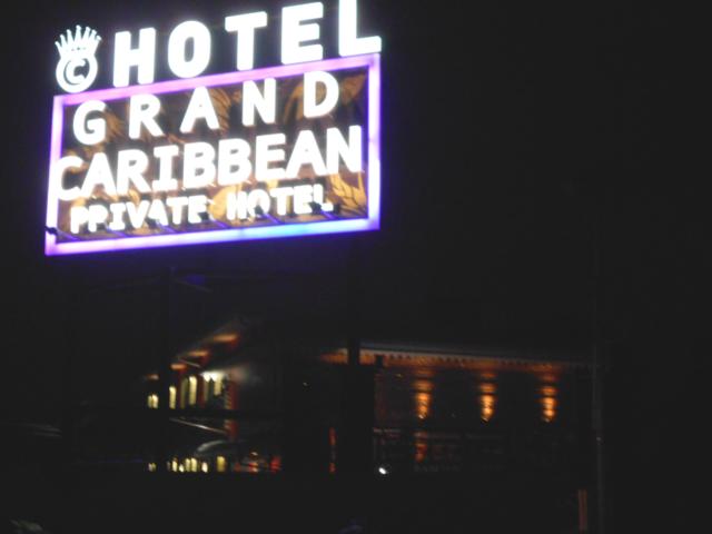 GRAND CARIBBEAN PRIVATE HOTEL(東村山市/ラブホテル)の写真『夜の外観』by もんが～