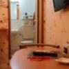HOTEL Fine(ファイン)(新宿区/ラブホテル)の写真『305号室：テーブルの椅子からユニットバスを撮影(右上が壁掛けテレビ)』by オレの地雷を越えてゆけ！