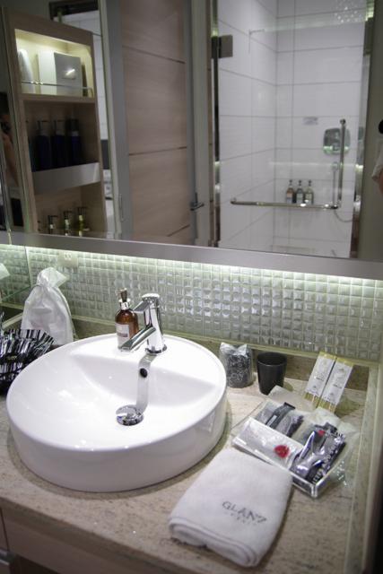 HOTEL GLANZ CASCATA(港区/ラブホテル)の写真『406号室　洗面台』by マーケンワン