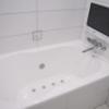 HOTEL GLANZ CASCATA(港区/ラブホテル)の写真『406号室　浴槽（テレビ付き）』by マーケンワン