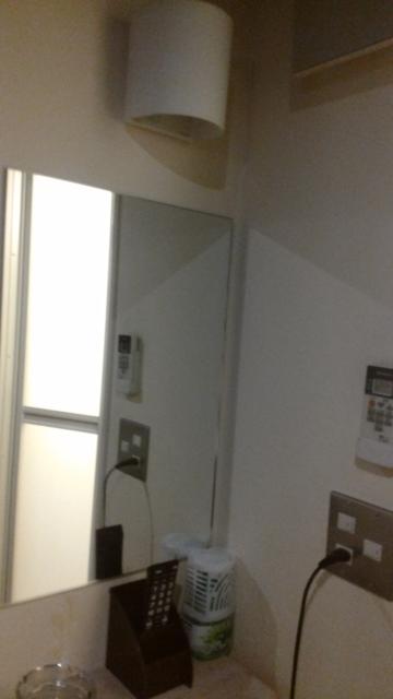 レンタルルーム コスモス(千代田区/ラブホテル)の写真『105号室　鏡と灰皿』by 上戸 信二