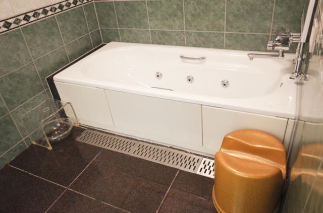 HOTEL Perrier(ペリエ)(新宿区/ラブホテル)の写真『407号室　浴室内の金色のスケベ椅子』by INA69