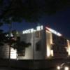 ホテル２１(水戸市/ラブホテル)の写真『川側からの夜の外観』by 少佐