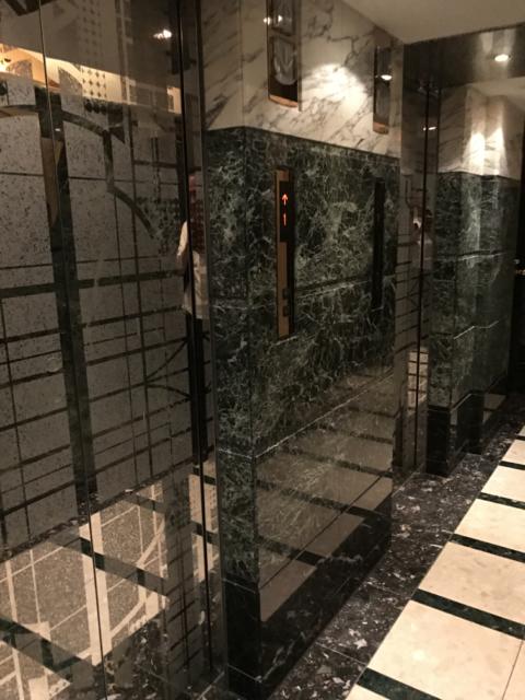 HOTEL TIFFARD（ティファード）(新宿区/ラブホテル)の写真『7階のエレベーターホール』by 少佐
