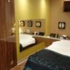 GRAND CARIBBEAN PRIVATE HOTEL(東村山市/ラブホテル)の写真『103号室 扉を動かすとベッド横に鏡出現！』by クーヘン