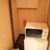 ホテル MOA(モア)(川崎市川崎区/ラブホテル)の写真『302号室　浴槽隣の謎のスペースにハンガー、持ち込み用冷蔵庫、電子レンジ』by INA69