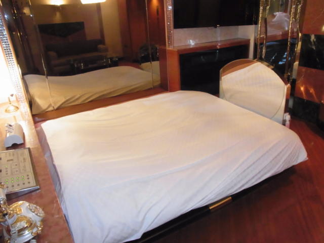 ラモード新宿(新宿区/ラブホテル)の写真『610号室 ベッドと鏡』by ホテルレポったー