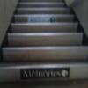 レンタルルーム Memories(メモリーズ)(大田区/ラブホテル)の写真『階段には、間違えないようにフロアと店名が書かれていました。』by セイムス